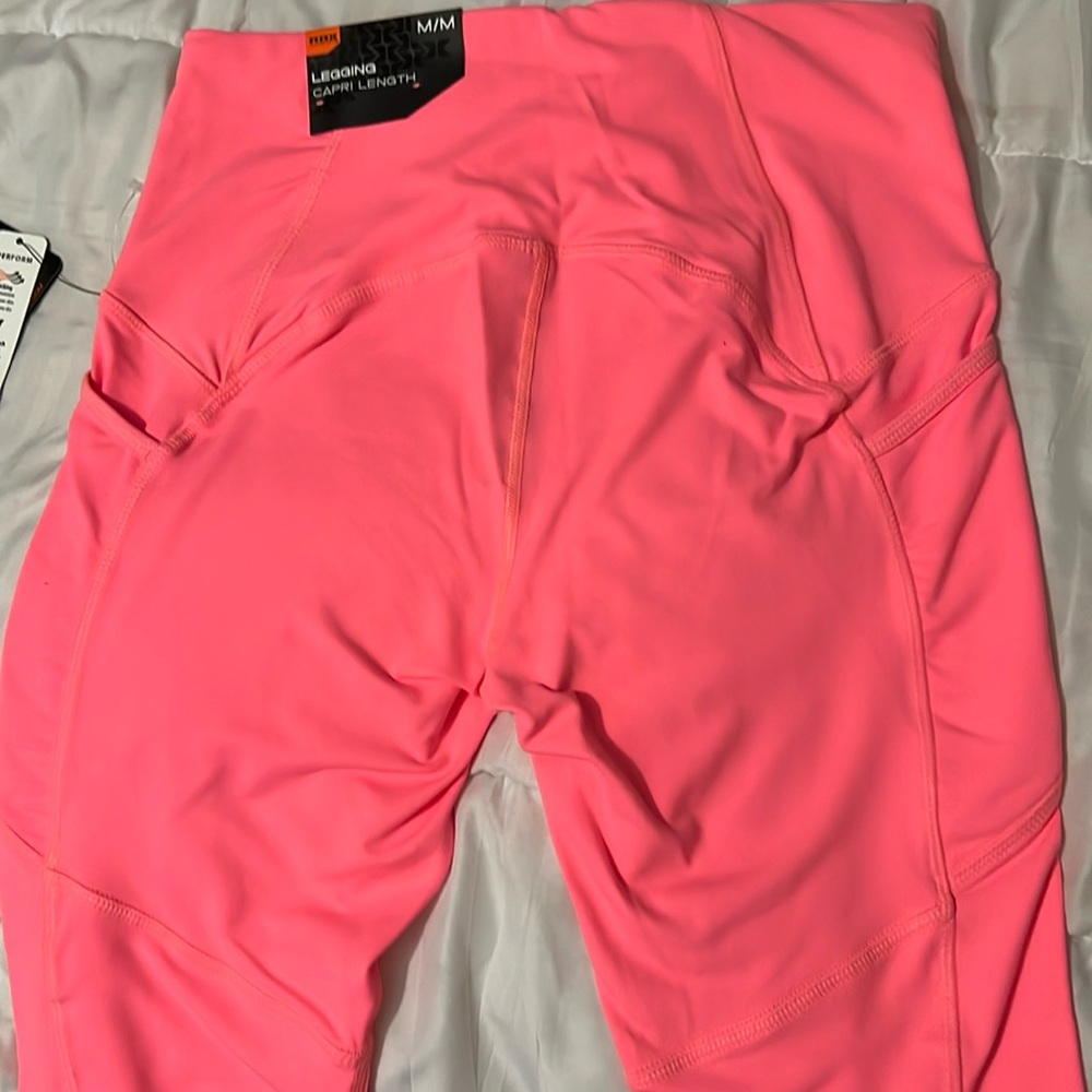 Capri Length Chic Coral Leggings Size M. New with tags - Picture 6 of 6